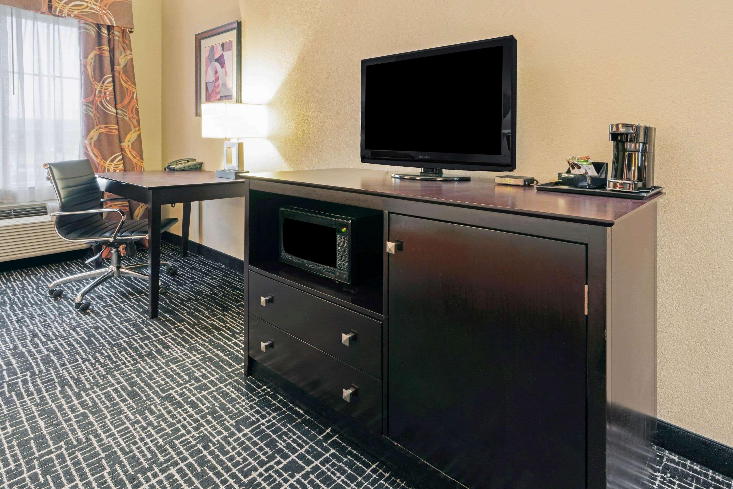 La Quinta By Wyndham แมคอเลสเตอร์ ภายนอก รูปภาพ