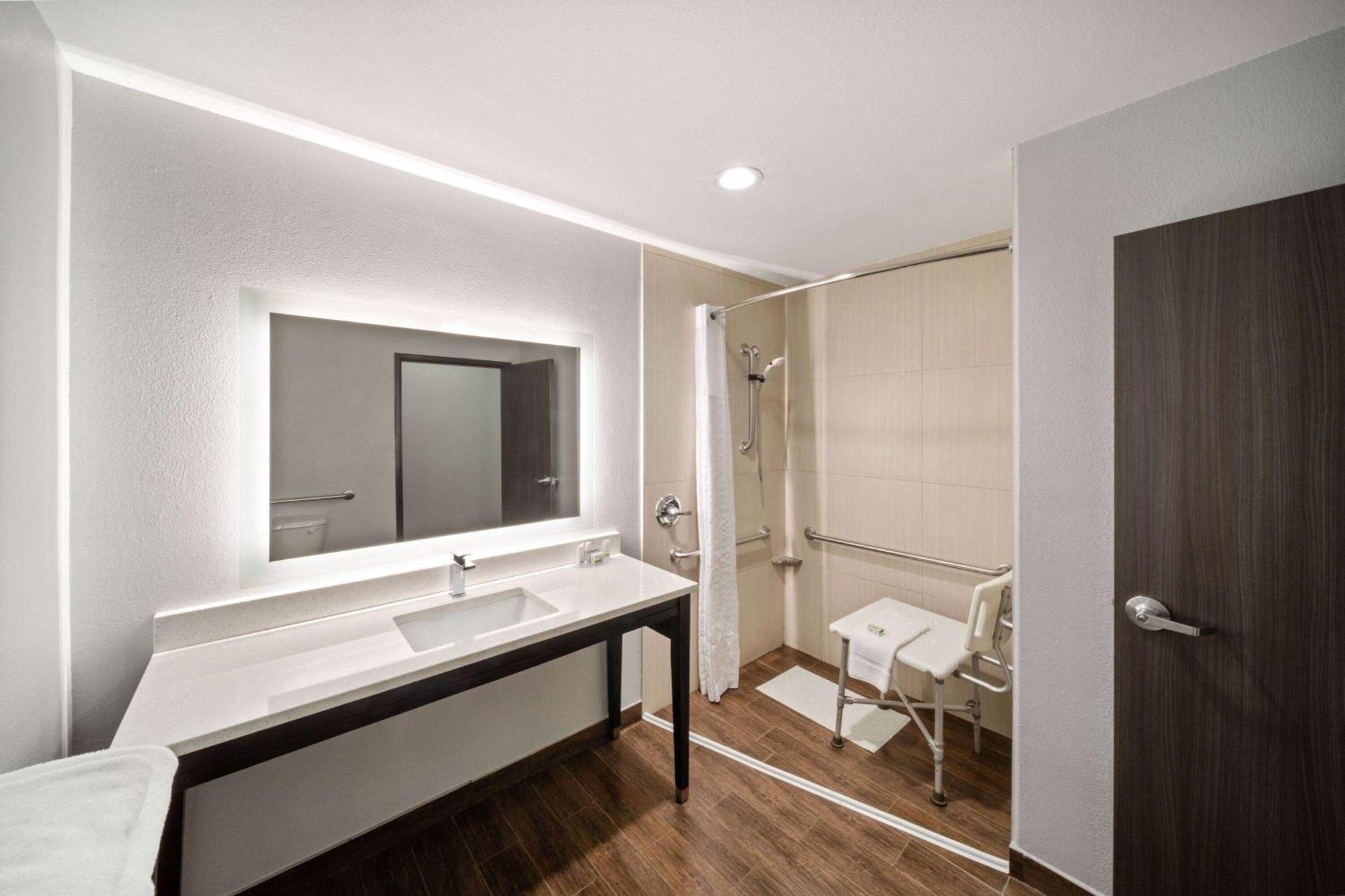 La Quinta By Wyndham แมคอเลสเตอร์ ภายนอก รูปภาพ