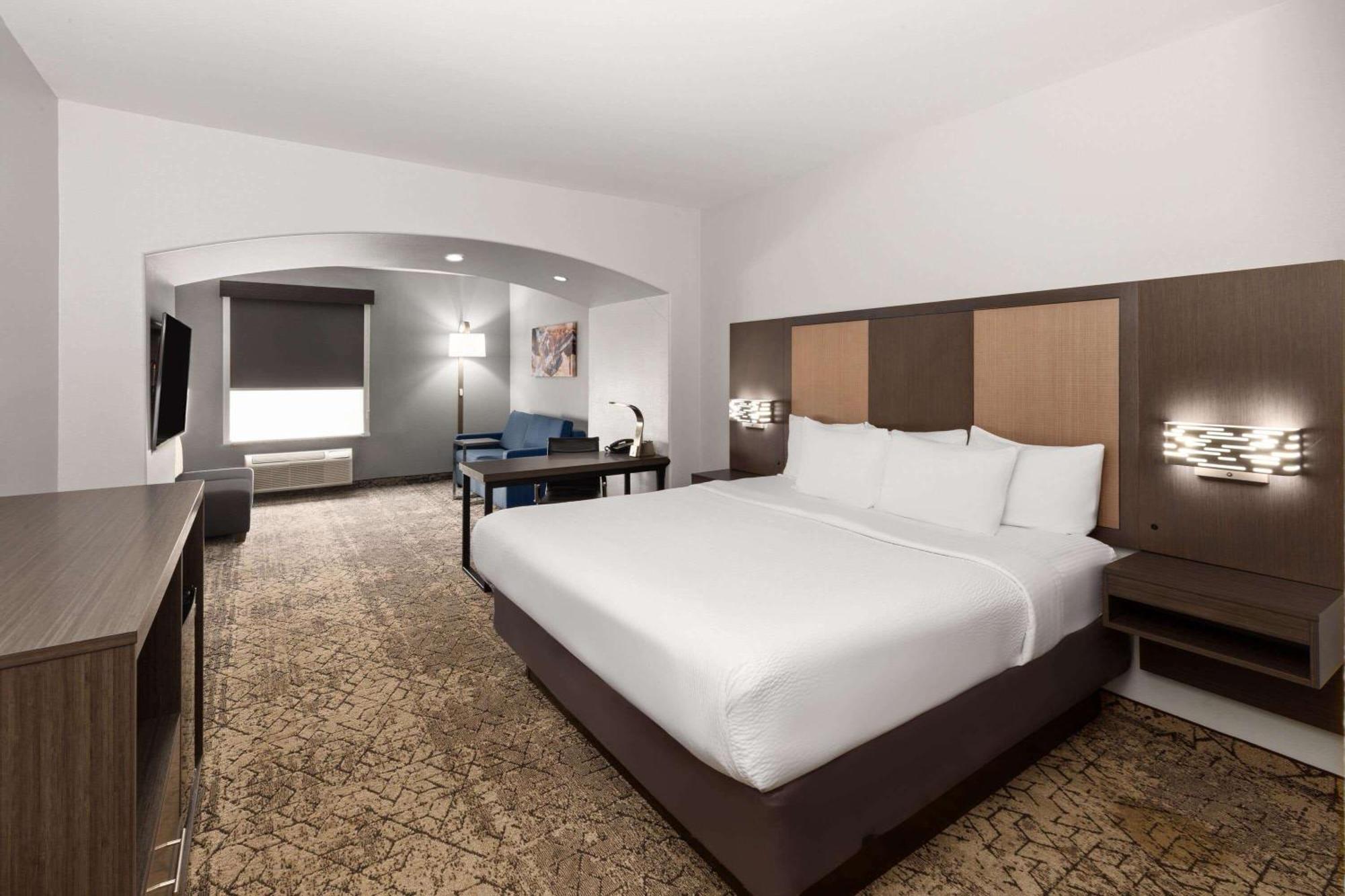 La Quinta By Wyndham แมคอเลสเตอร์ ภายนอก รูปภาพ