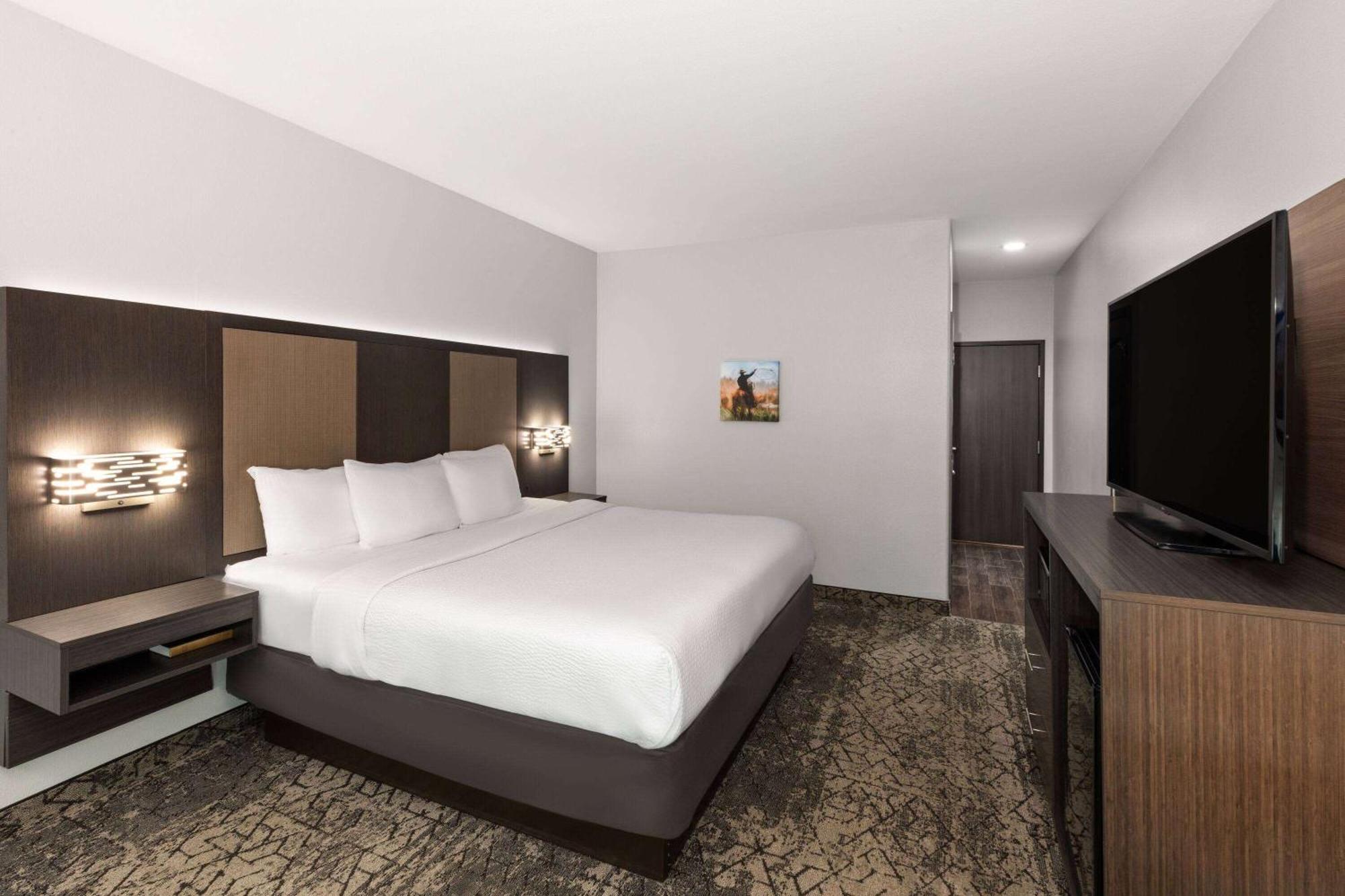 La Quinta By Wyndham แมคอเลสเตอร์ ภายนอก รูปภาพ