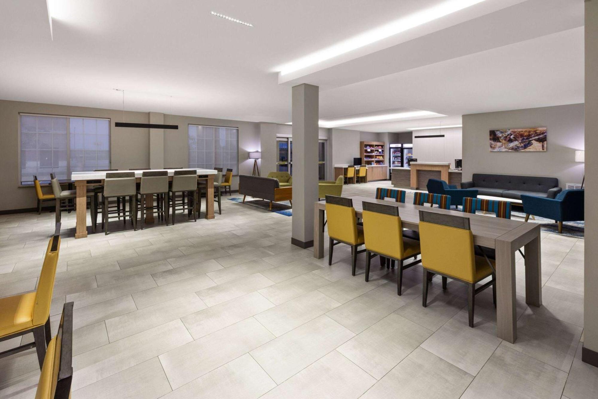La Quinta By Wyndham แมคอเลสเตอร์ ภายนอก รูปภาพ
