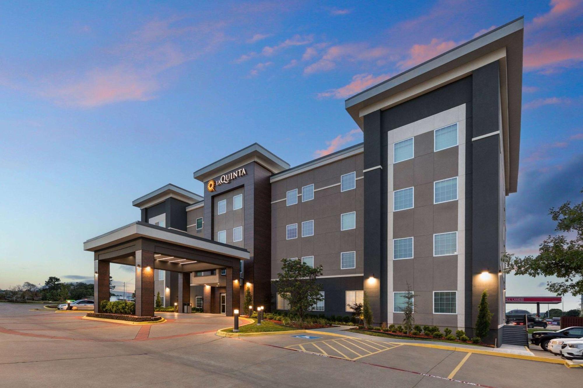La Quinta By Wyndham แมคอเลสเตอร์ ภายนอก รูปภาพ