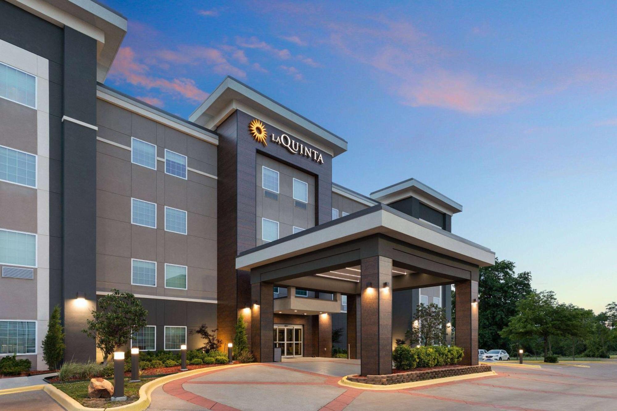La Quinta By Wyndham แมคอเลสเตอร์ ภายนอก รูปภาพ